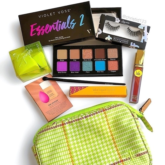 Makeup Bundle - Picture 1 of 11